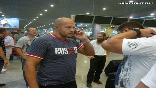 Emelianenko llega a Chicago para pelear contra Henderson