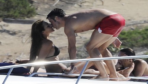 David Bustamante a besos con Paula Echevarría en Ibiza