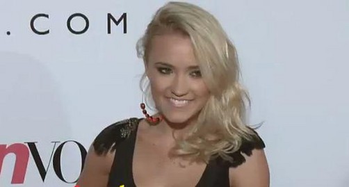 Emily Osment presente en los Teen Vogue Young Hollywood Party 2011 (video)