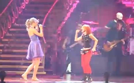 Taylor Swift a dúo con Hayley Williams de Paramore