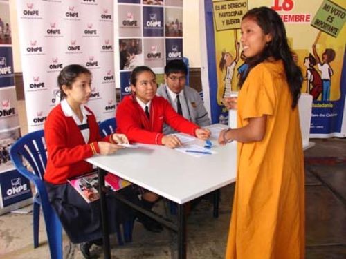 Miles de escolares de la selva central elegirán a sus autoridades