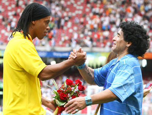 Diego Maradona: 'Hubiera sido genial jugar con Ronaldinho'