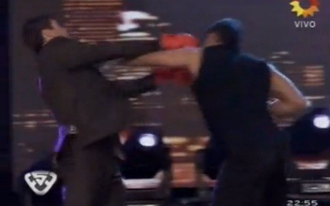 Marcelo Tinelli recibió 'puñetazos' de un soñador (Video)