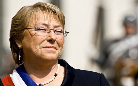Michelle Bachelet estará en reunión de ex presidentes chilenos