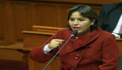 Nidia Vilchez opina sobre la gestión del Ministerio de la Mujer