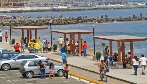 Campaña gratuita de despistaje de cáncer de piel en playa 'Las Sombrillas' de Barranco