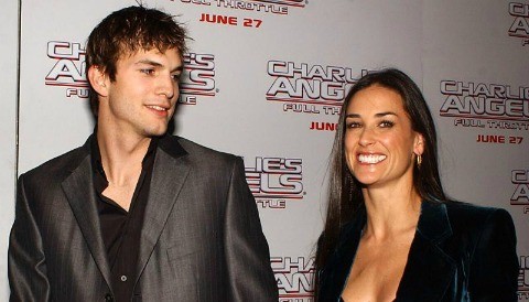 Ashton Kutcher apoya a una Demi Moore intoxicada con Red Bull