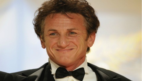 Sean Penn defiende a un camarero