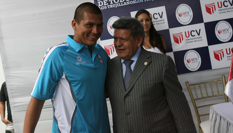 César Vallejo presentó a su plantel 2012