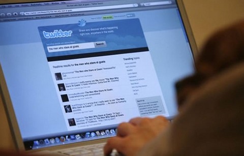 ¿Aprueba o desaprueba la censura anunciada por Twitter a los 'tuits' ofensivos?