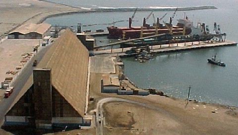 Trabajadores piden al Gobierno declarar en emergencia el puerto de Salaverry