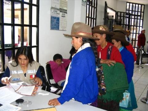 Usuarias de Juntos de Curi Mori se capacitan para exportar sombreros de paja toquilla