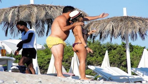 Ronaldo muy obeso se divierte en las playas de Ibiza