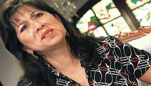 Martha Chávez insulta a congresista en juramentación