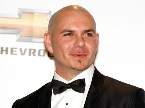 Pitbull se disculpa con Lindsay Lohan