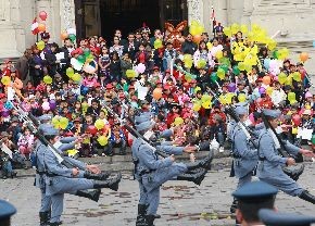 Presidente Ollanta Humala recibió a 250 niños de escasos recursos