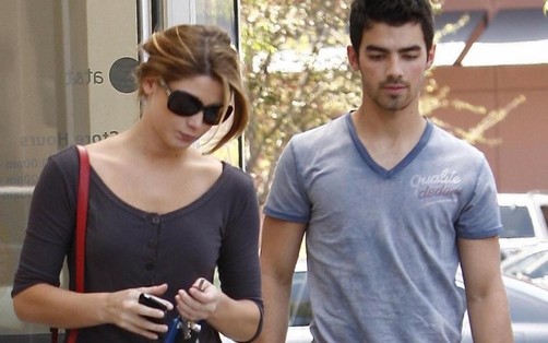 Joe Jonas coincide con Ashley Green en Las Vegas