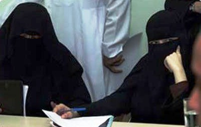 Arabia Saudí: Condenan a 10 latigazos a mujer por conducir un automóvil