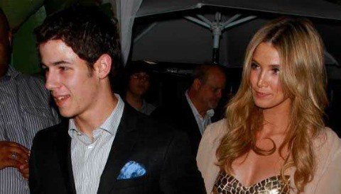 Nick Jonas se muda con Delta Goodrem a su casa en Sydney