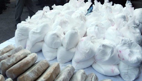 Policía ecuatoriana halla 3,5 toneladas de cocaína escondidas en cargamento de yucas