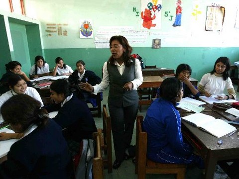 ¿Está de acuerdo en que los jóvenes utilicen ropa de vestir en las escuelas públicas?