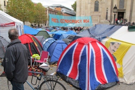 Londres: Indignados que acampaban frente a Catedral de San Pablo fueron desalojados