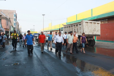 Municipio desaloja a cientos de comerciantes informales de concurrida avenida de SJM