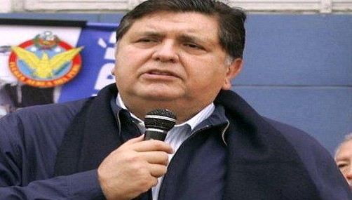Último: Alan García ya entregó la banda presidencial