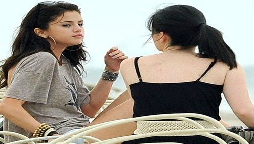 Selena Gómez se relaja en Palm Beach