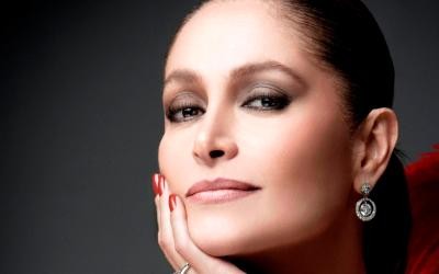 Daniela Romo es madre a los 53 años