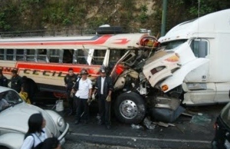 Cusco: tres muertos y 20 heridos deja accidente de tránsito