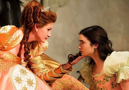 Lilly Collins: 'Julia Roberts estuvo increíble'