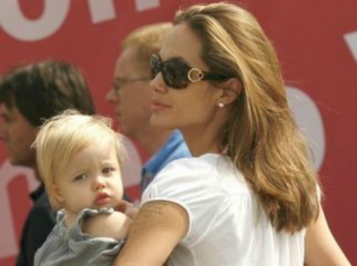 Angelina Jolie cree que nunca será tan buena como su madre