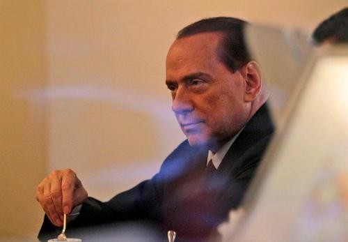 Silvio Berlusconi afirma que se aburrió en su juicio