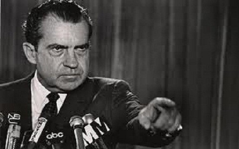 Nixon tuvo relación homosexual con banquero mafioso