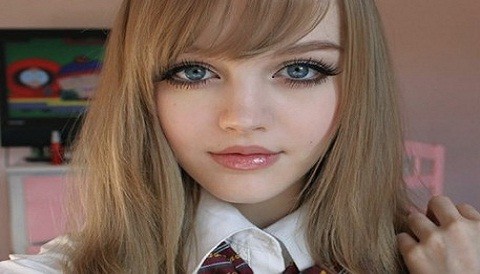 Mujer adolescente de 16 años es considerada una Barbie en vida