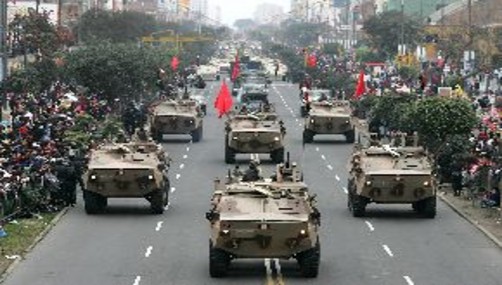 Militares extranjeros también participan en desfile militar