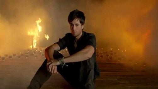 Enrique Iglesias lanza su nuevo video 'Ayer'