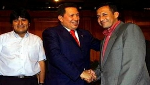 Hugo Chávez alaba a Humala por jurar por Constitución del 79