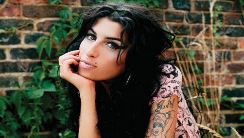 Divinity rinde homenaje a Amy Winehouse