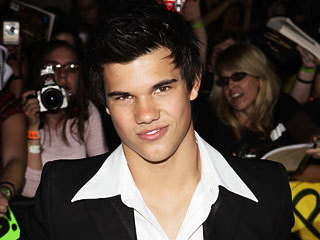 Taylor Lautner confesó que fue besado por Robert Pattinson