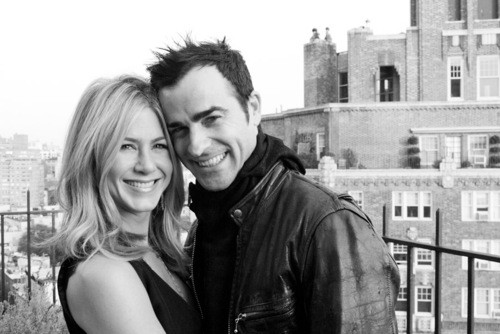 Jennifer Aniston posa junto a Justin Theroux