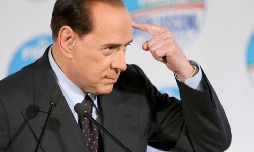 Berlusconi cumplió 75 años con guapa modelo
