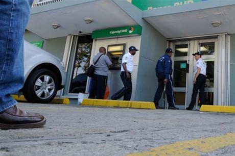 Argentina: Delincuentes asaltan banco y se llevan la correspondencia por error