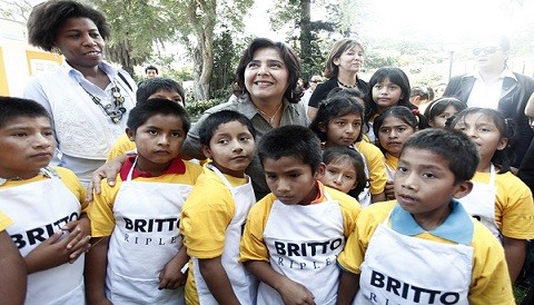 Ministra Ana Jara y niños del INABIF participaron en actividad benféfica artística