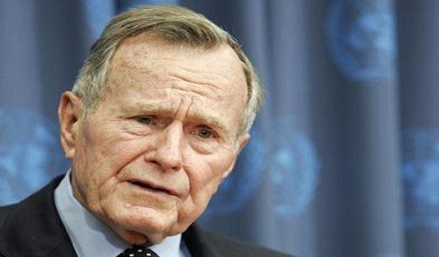 George Bush padre ofrece públicamente su apoyo a Romney