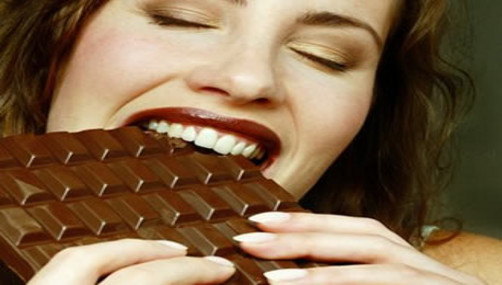 Comer chocolate ayudara a aliviar la tos