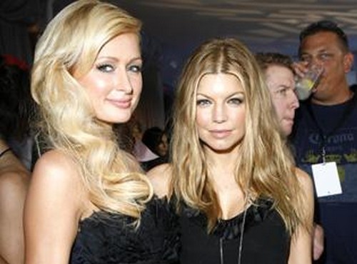 Fergie se va de compras con Paris Hilton