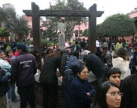 Fieles asistieron desde tempranas horas a convento de Santa Rosa de Lima