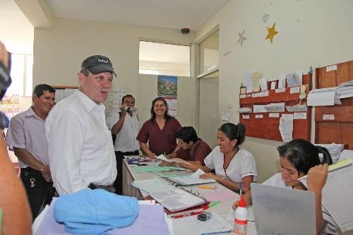 El ministro de Salud visitó a damnificados de Ica